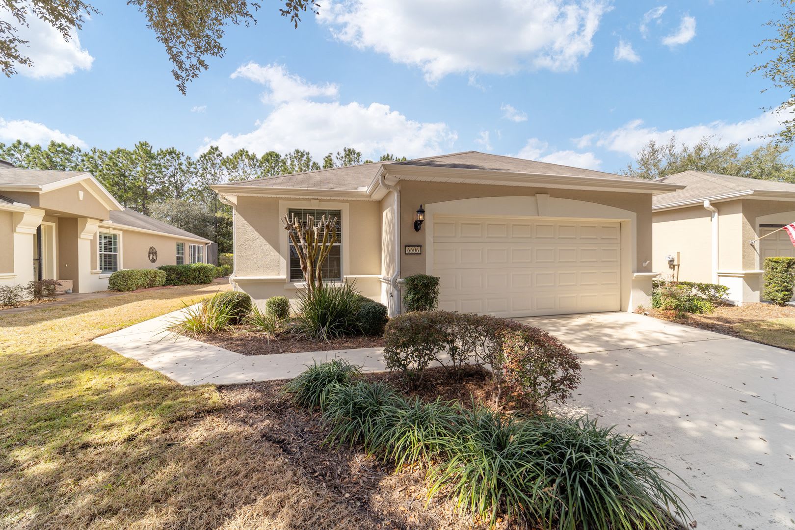 Resort Style 55 Living In Stone Creek Beautiful 2 Bedroom Villa With Screened Lanai 2 Car Garage – photo 2
