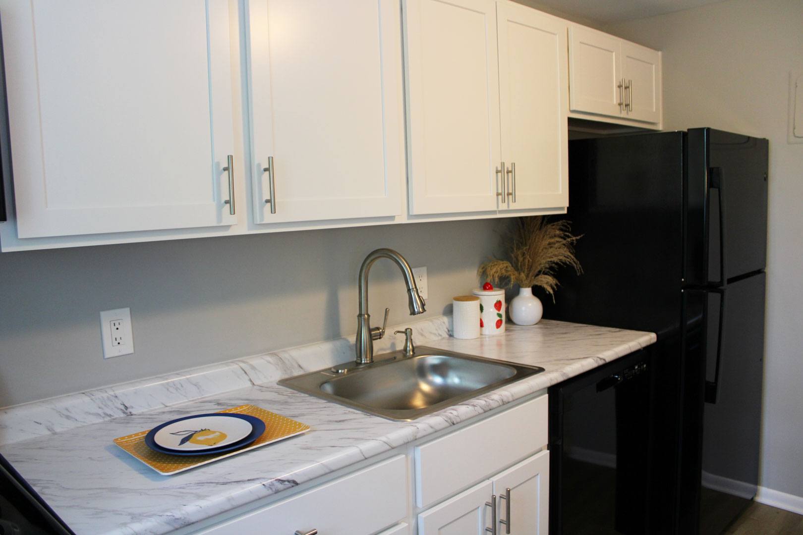 Highview Manor Apartments – photo 1