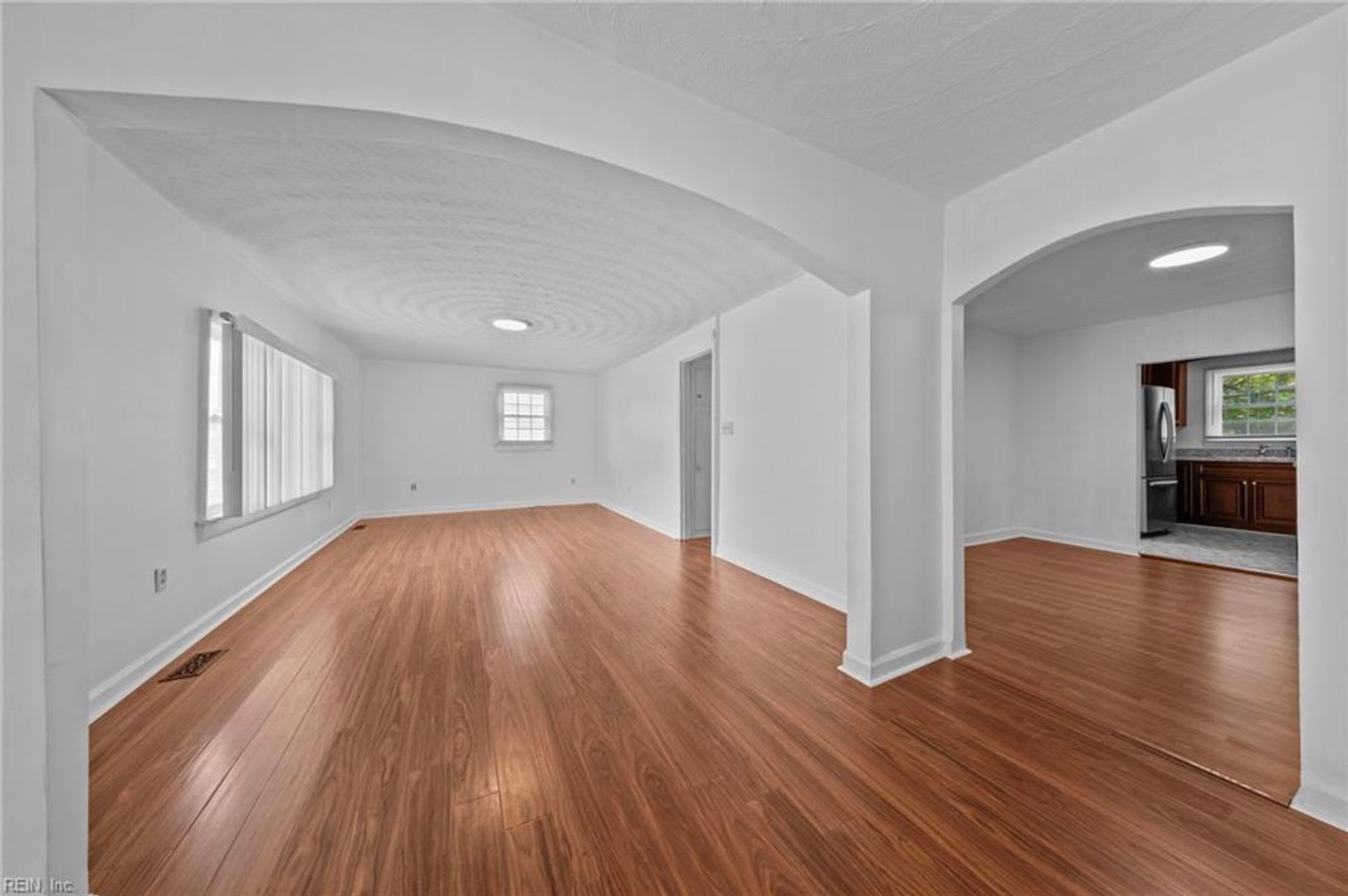 3 bedroom in Cavalier Manor – photo 4