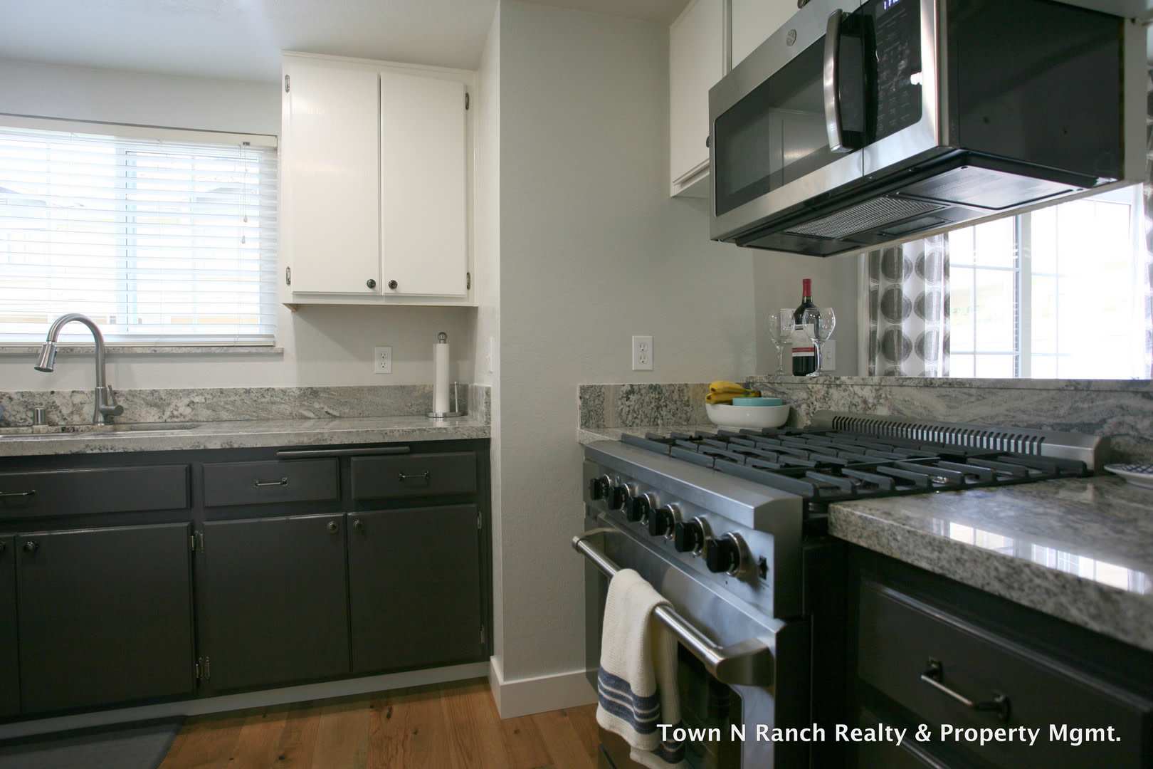 3Br 2 1 2Ba 2 Story Condo Avail Now Short Term Lease – photo 4