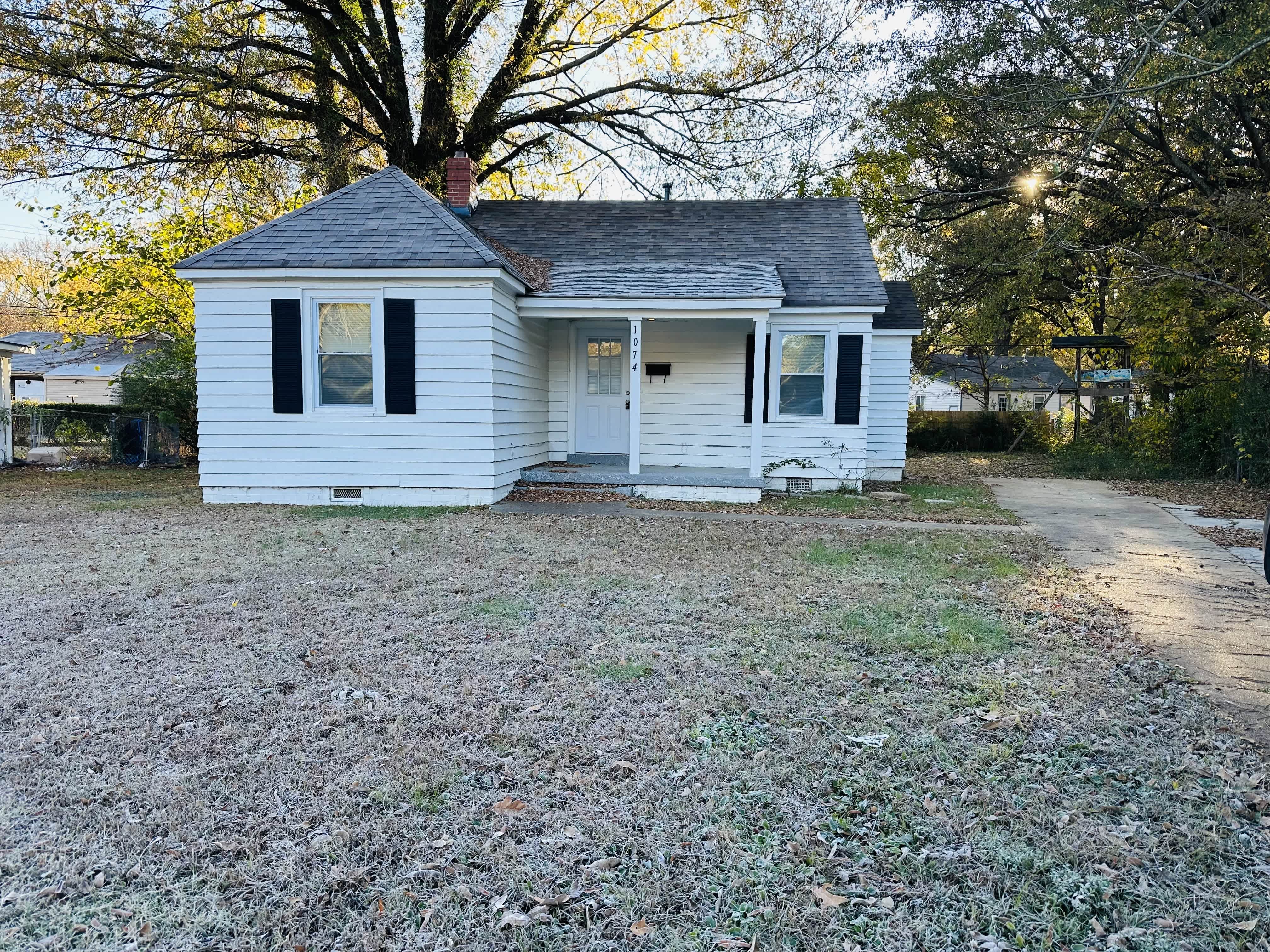 1074 E Walthal Cir – photo 1