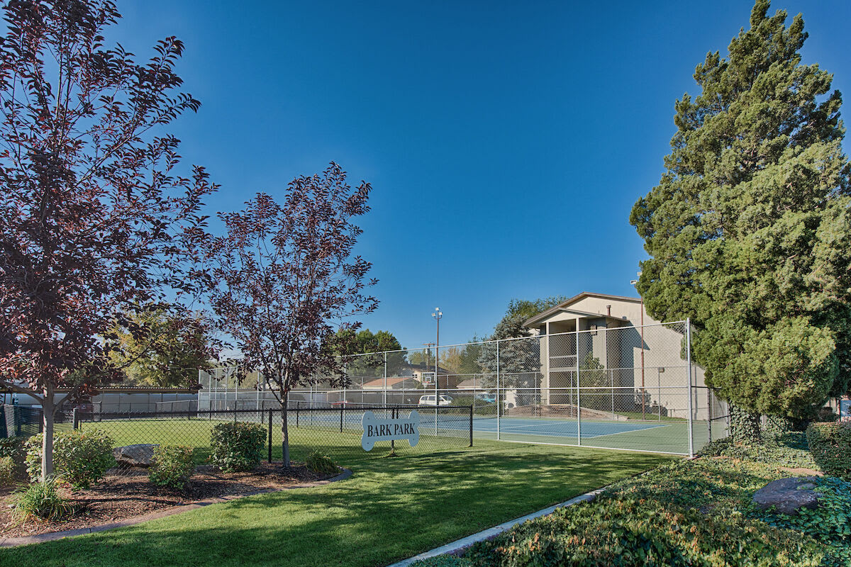 Country Lake Apartments – photo 3
