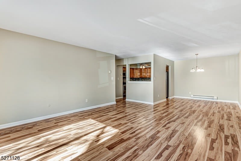 798 Eves Dr – photo 2