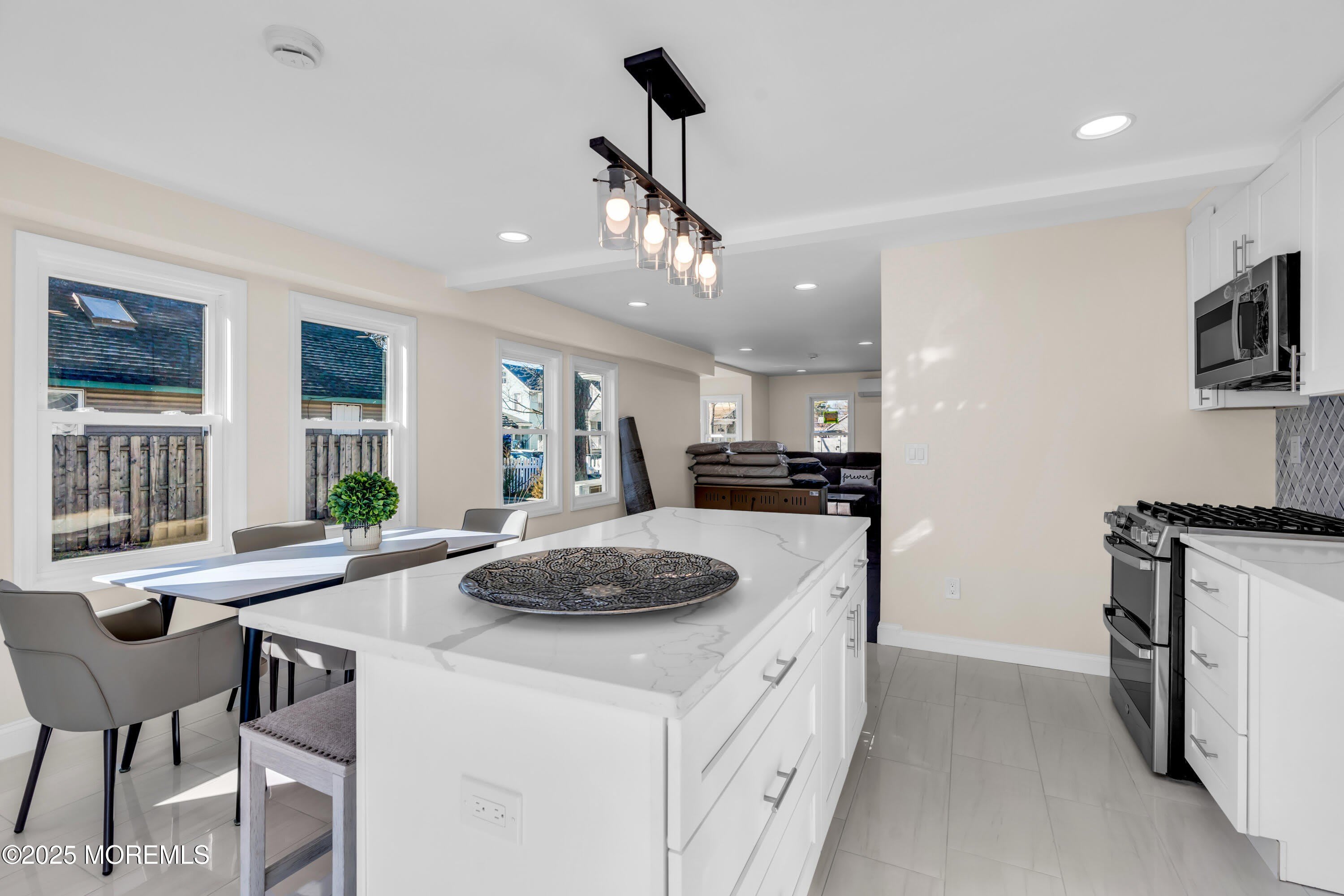 814 Dunlewy Street – photo 5