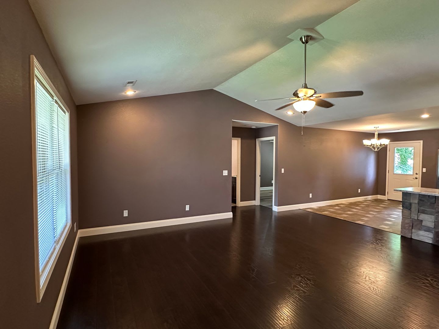Well Maintained 3 Bed 2 Bath w/ Fence in Waynesville – photo 2