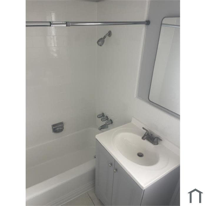1360 West 38th Street – photo 3