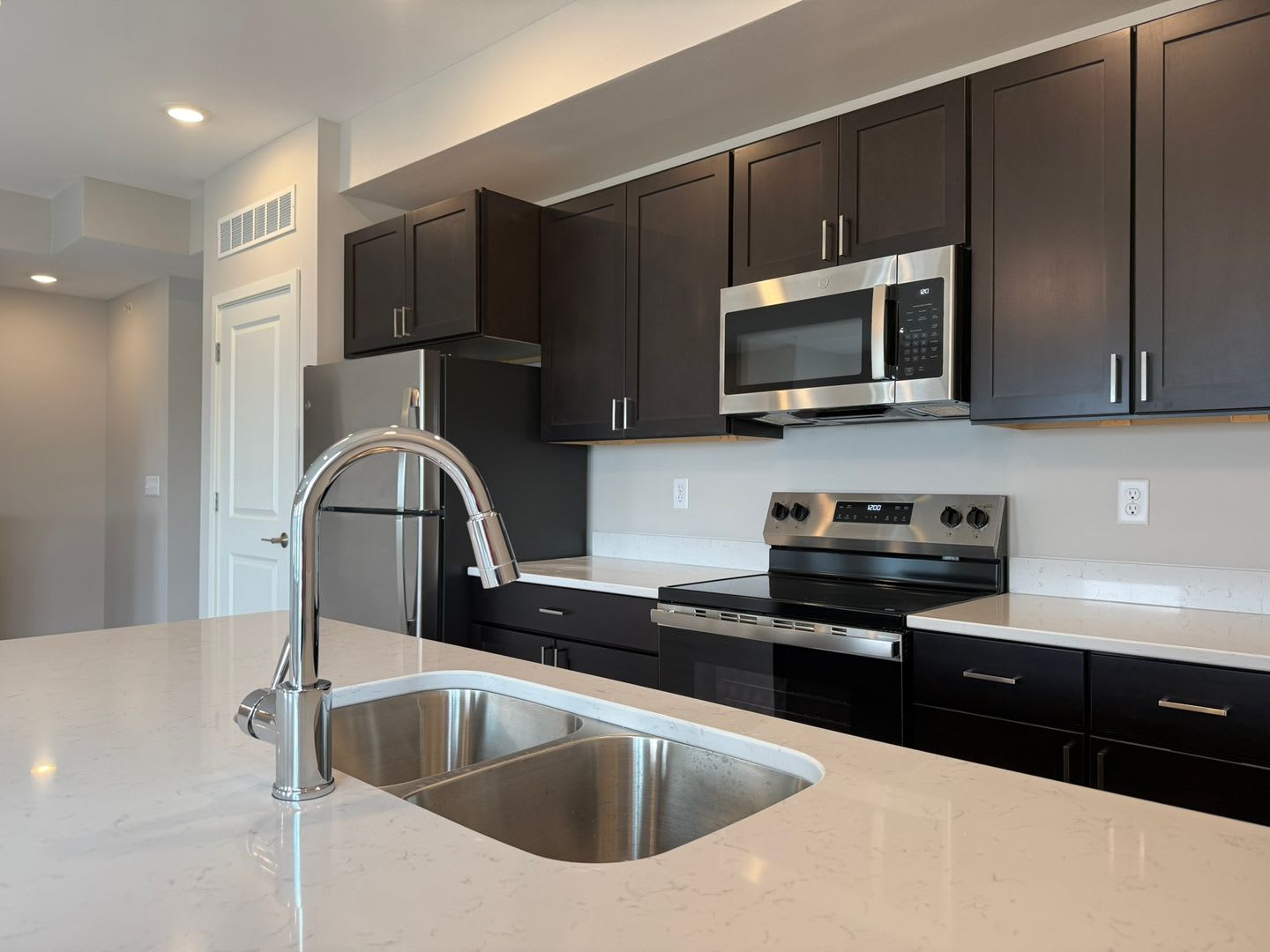 Brand New 2 Bedroom Townhome – photo 5