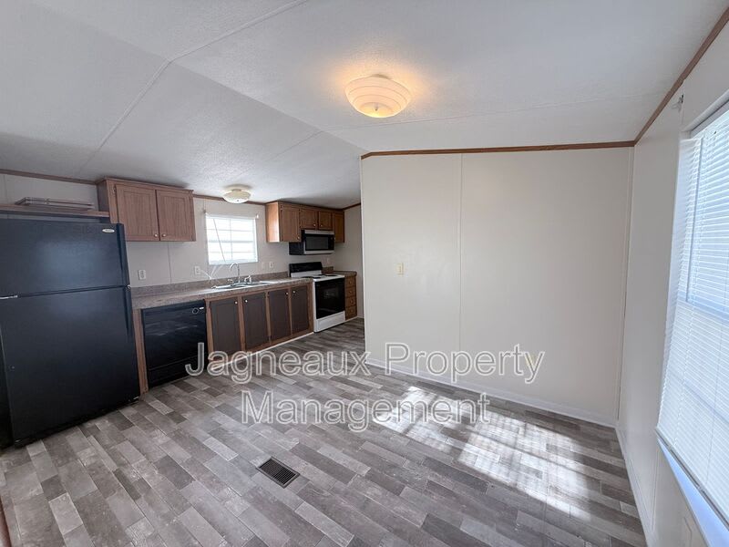 2214 Center St – photo 5
