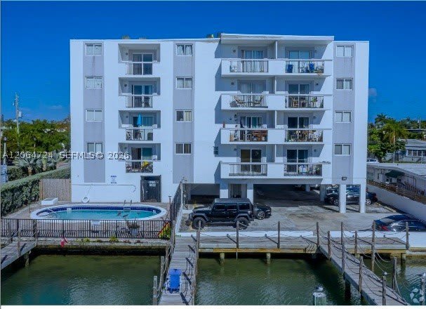 8101 Crespi Blvd – photo 2