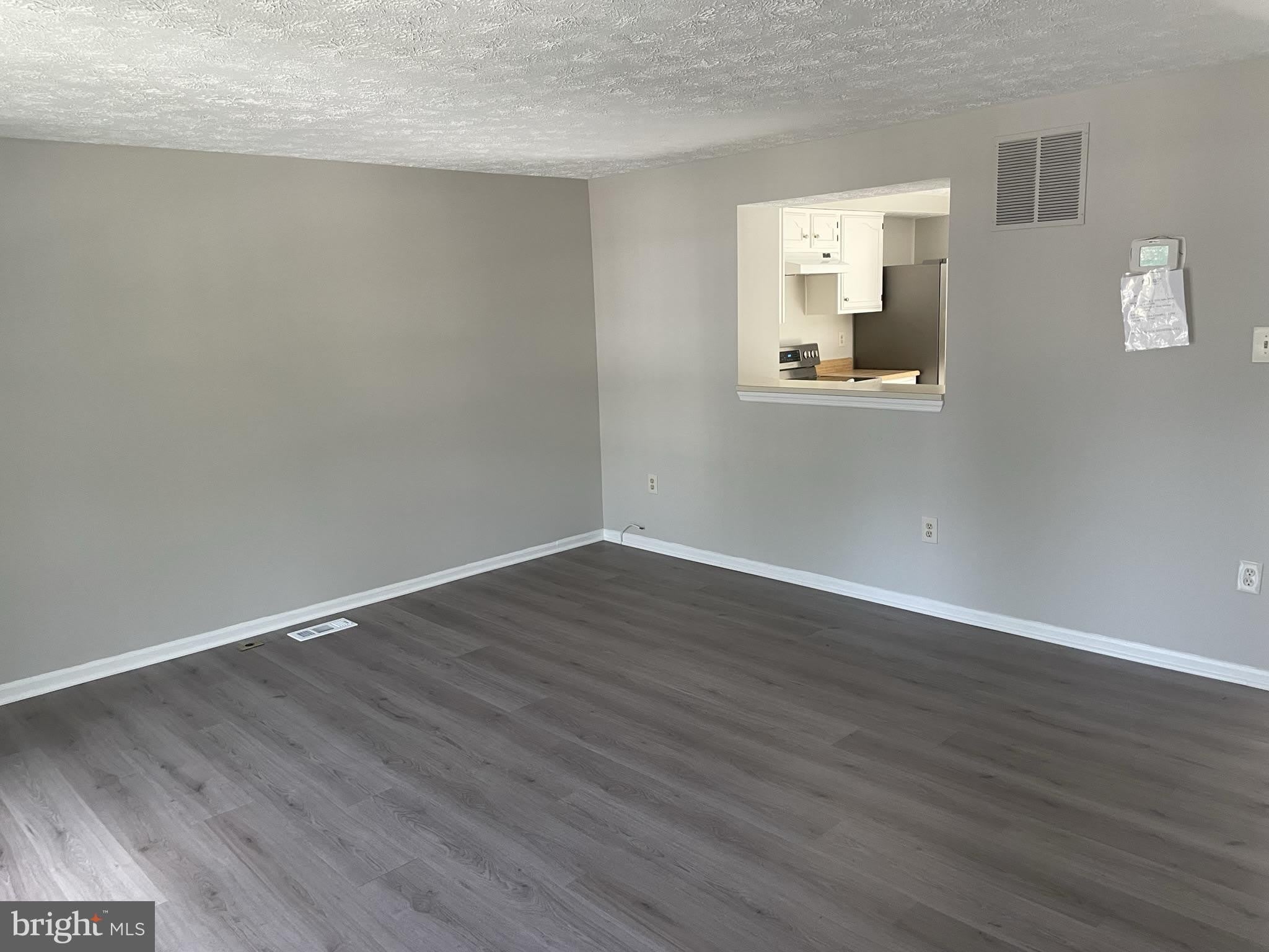 9412 CHIPPENHAM Drive – photo 2