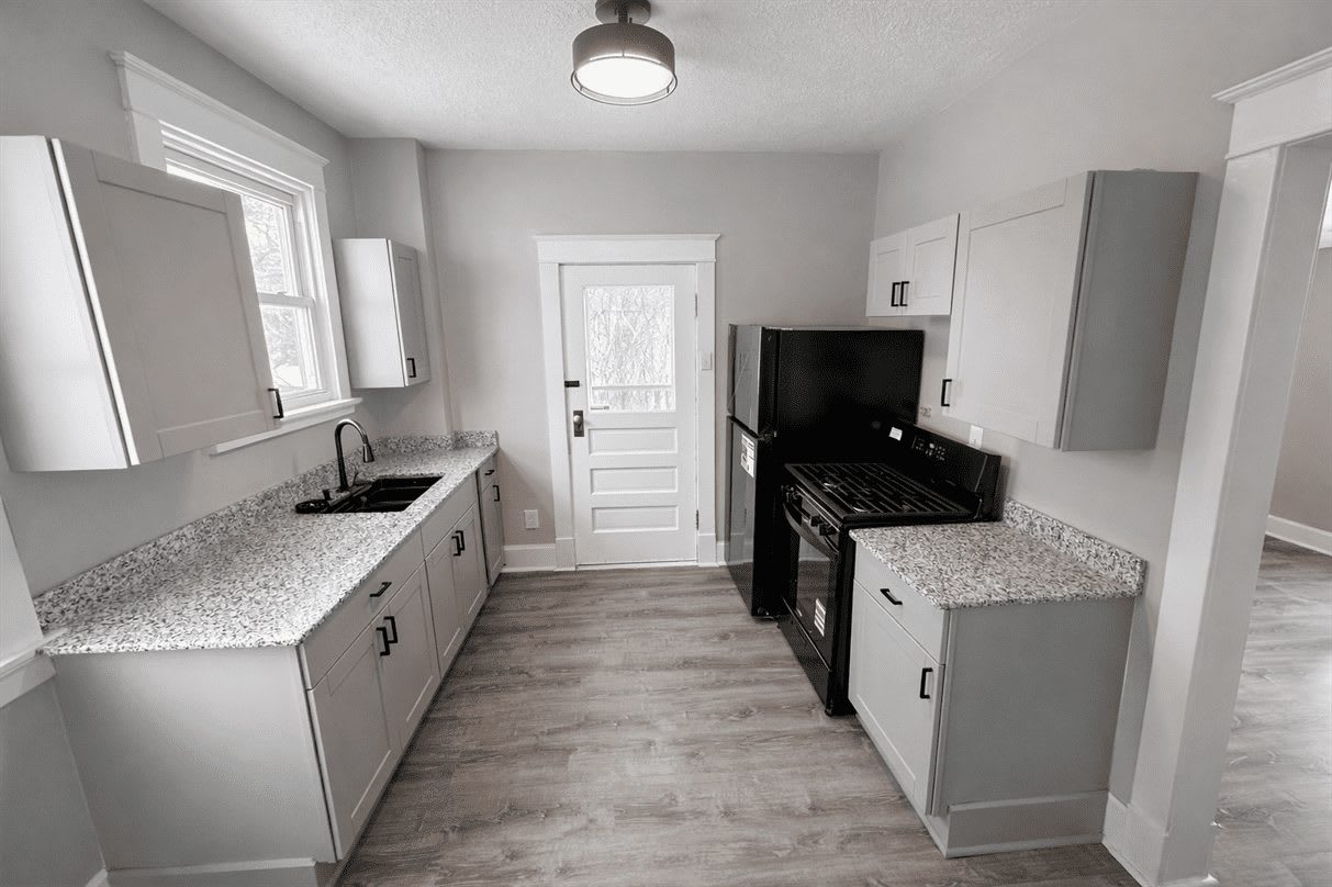 2550 Montana Ave – photo 2