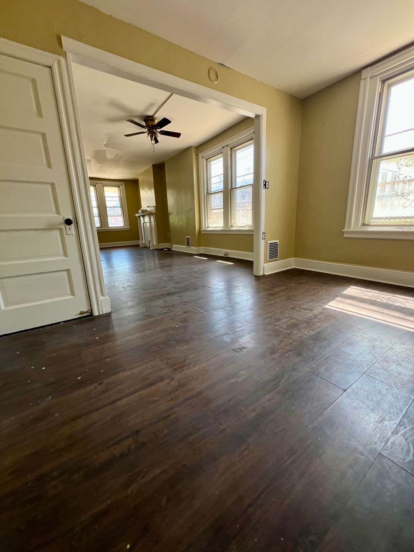 Stunning 3-Bedroom Townhome in Carroll Park! Available NOW! – photo 4