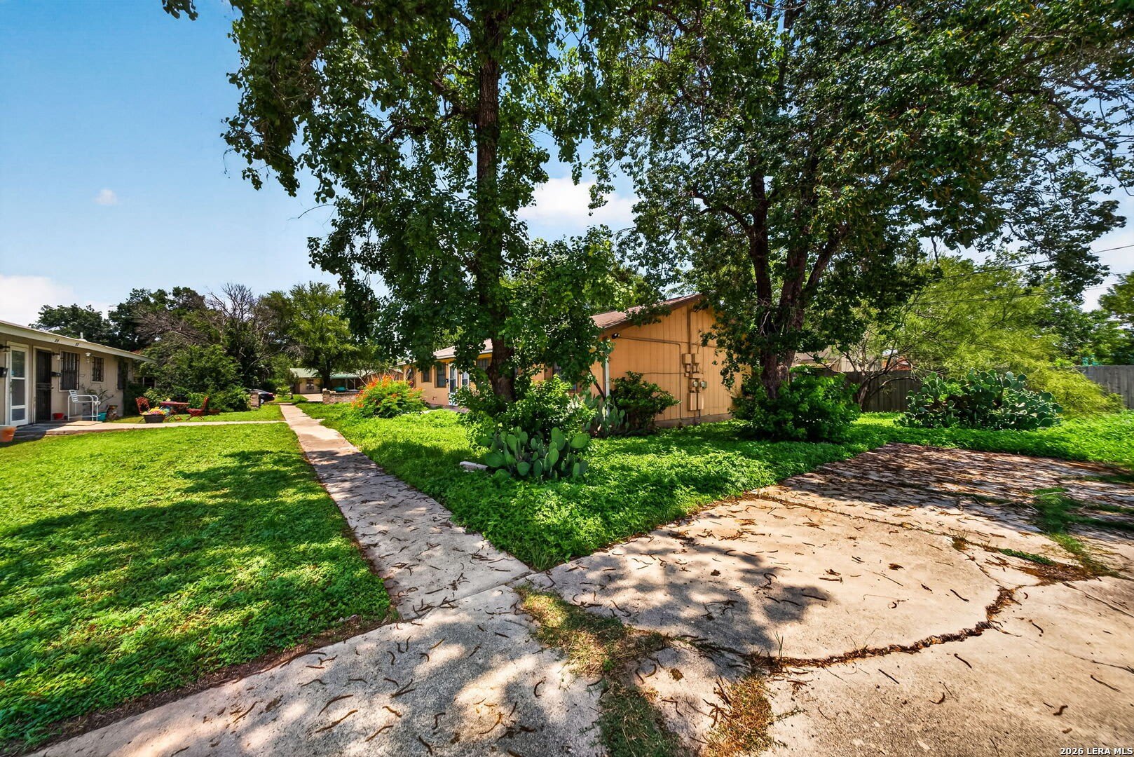 208 BEXAR DR – photo 3