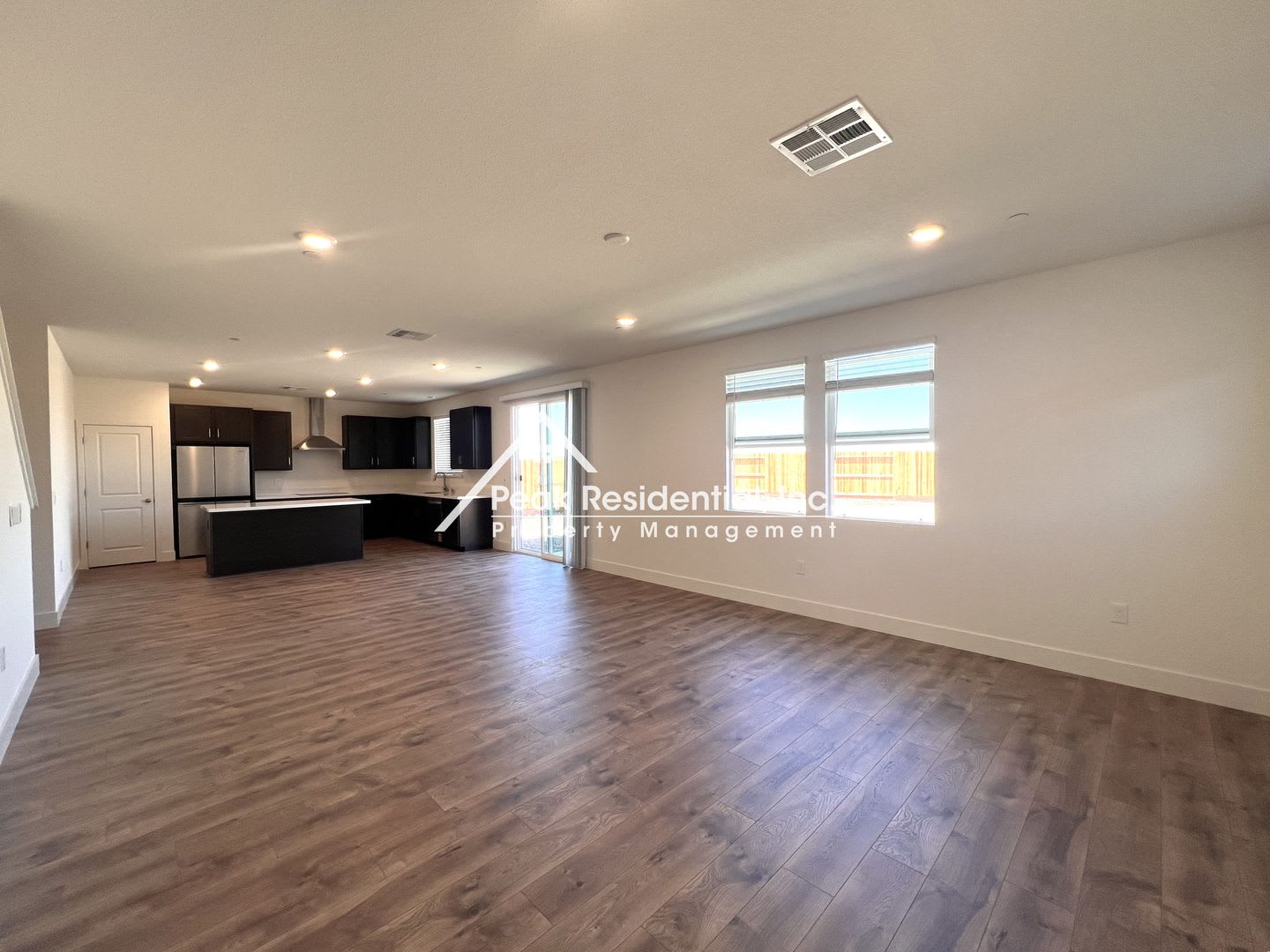 Brand New Sacramento 3bd/2.5ba Home With Large Loft! – photo 2