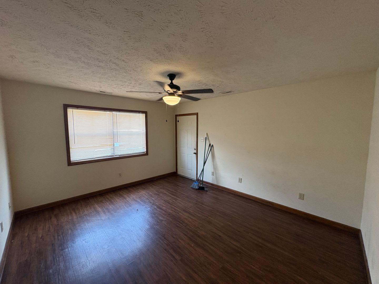 2 BEDROOM IN THE HEART OF HOPE MILLS! – photo 4