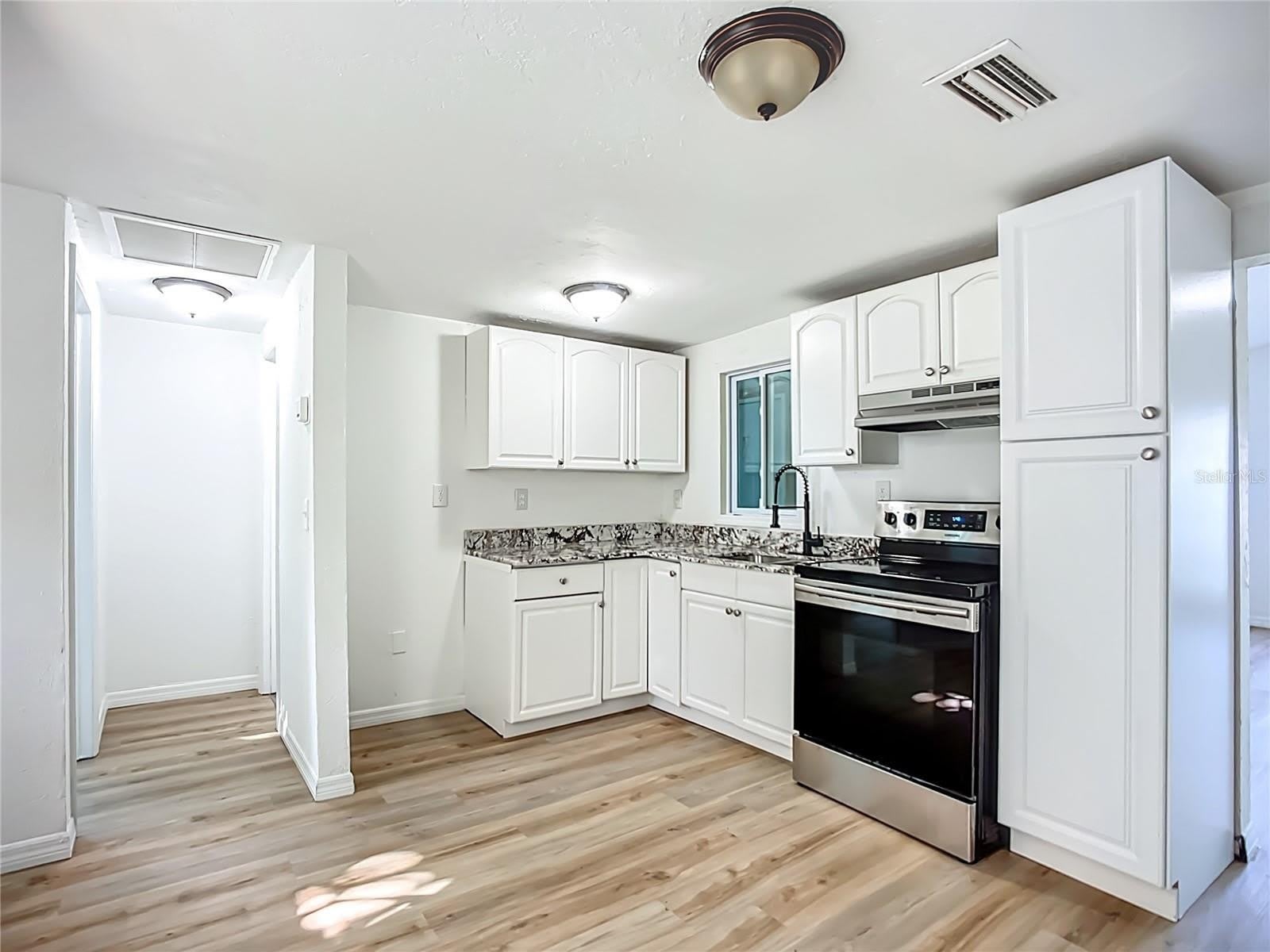 317 JESSICA Street S – photo 5