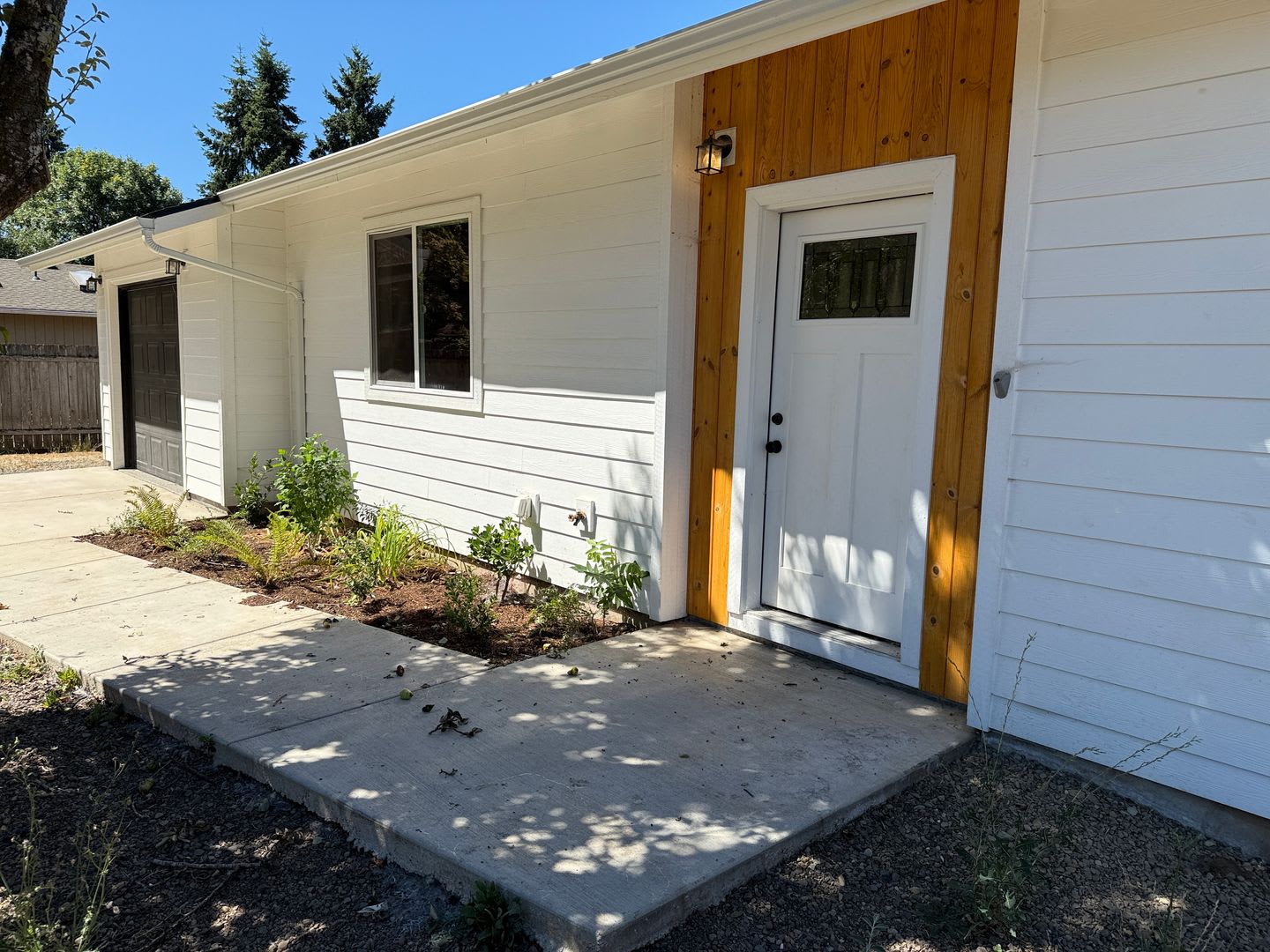 Updated 3-bedroom, 2 bath house in Eugene! – photo 1