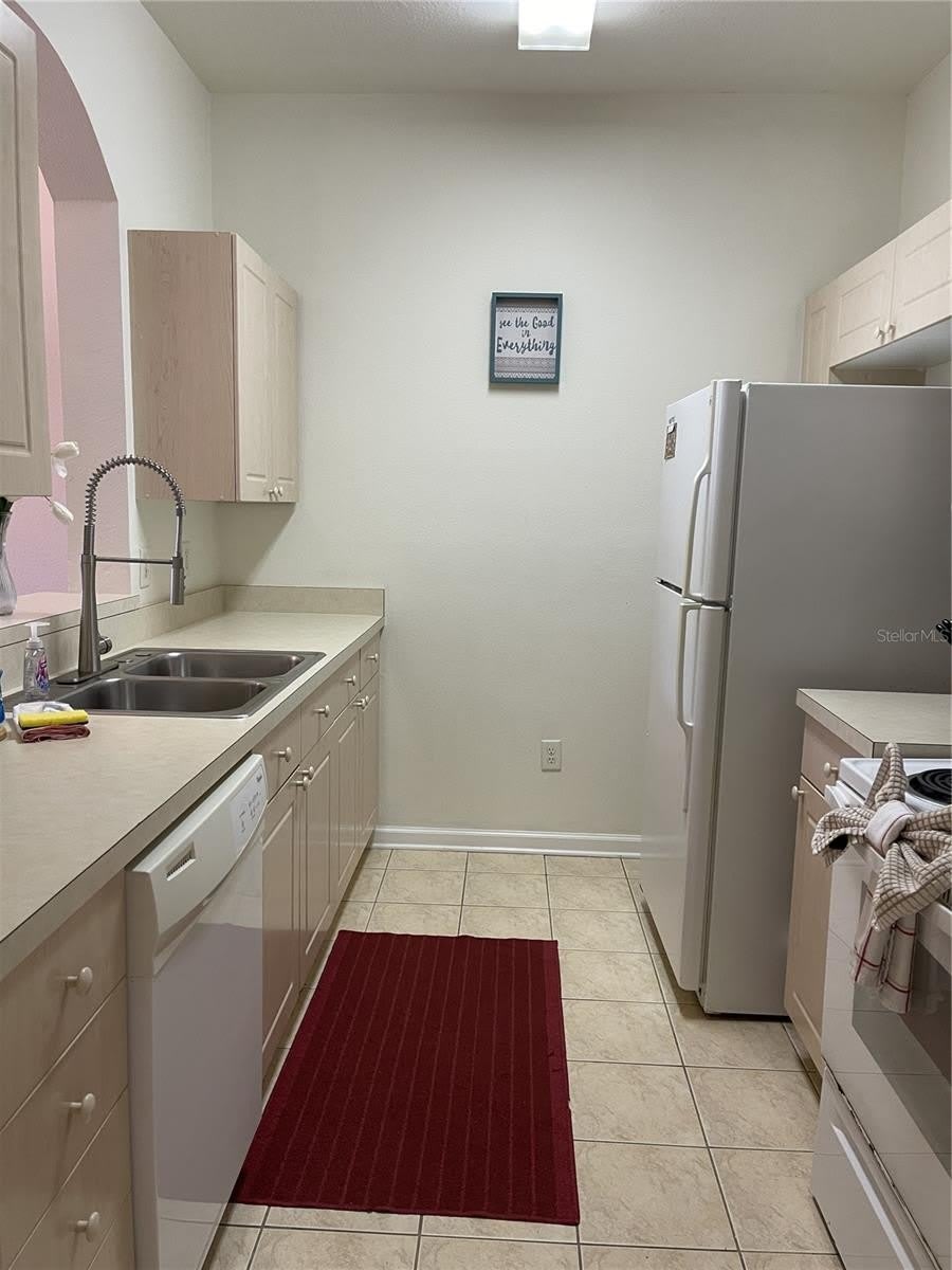 2306 SILVER PALM Drive – photo 3