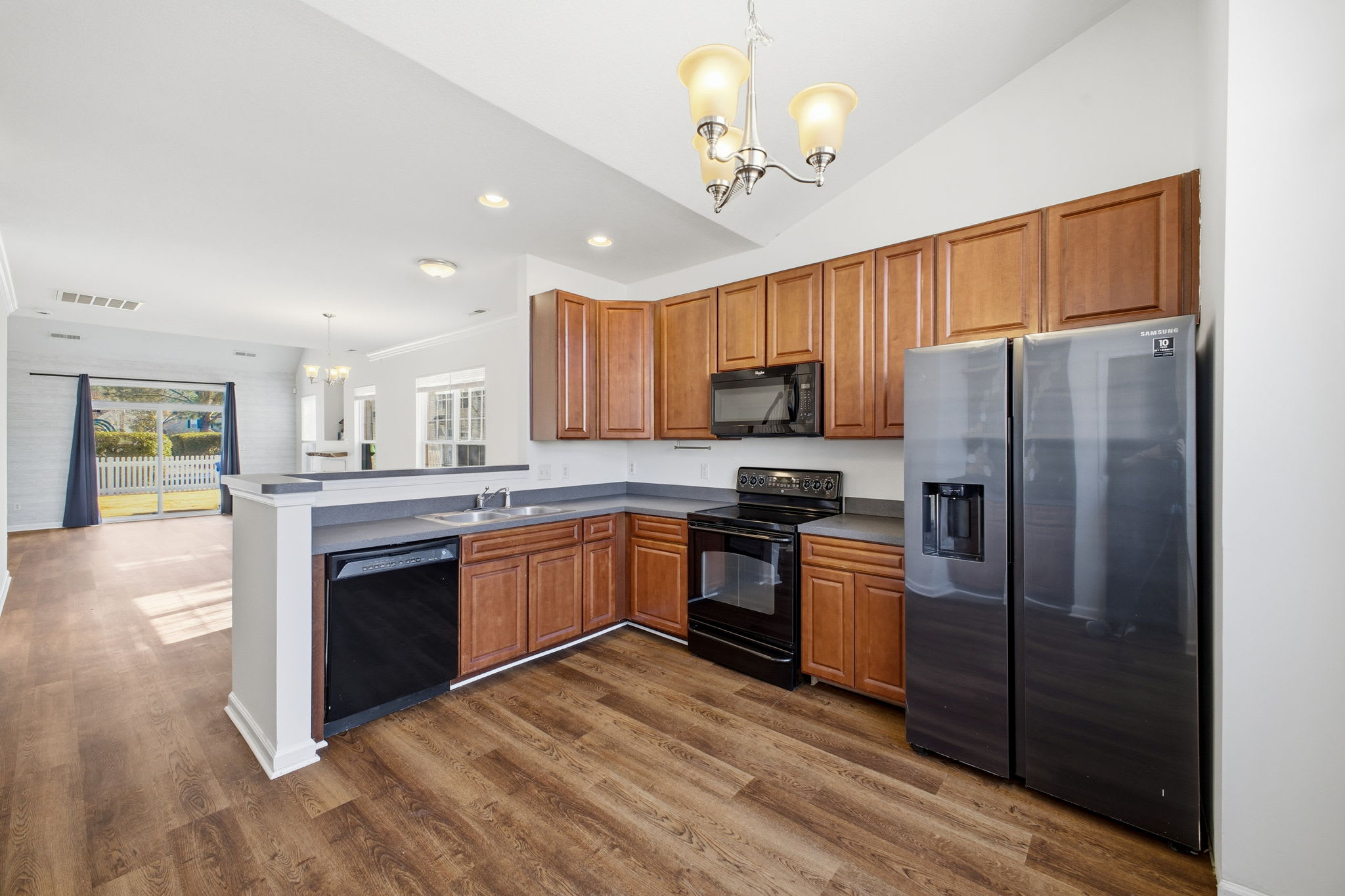 2021 Livingston St. – photo 5