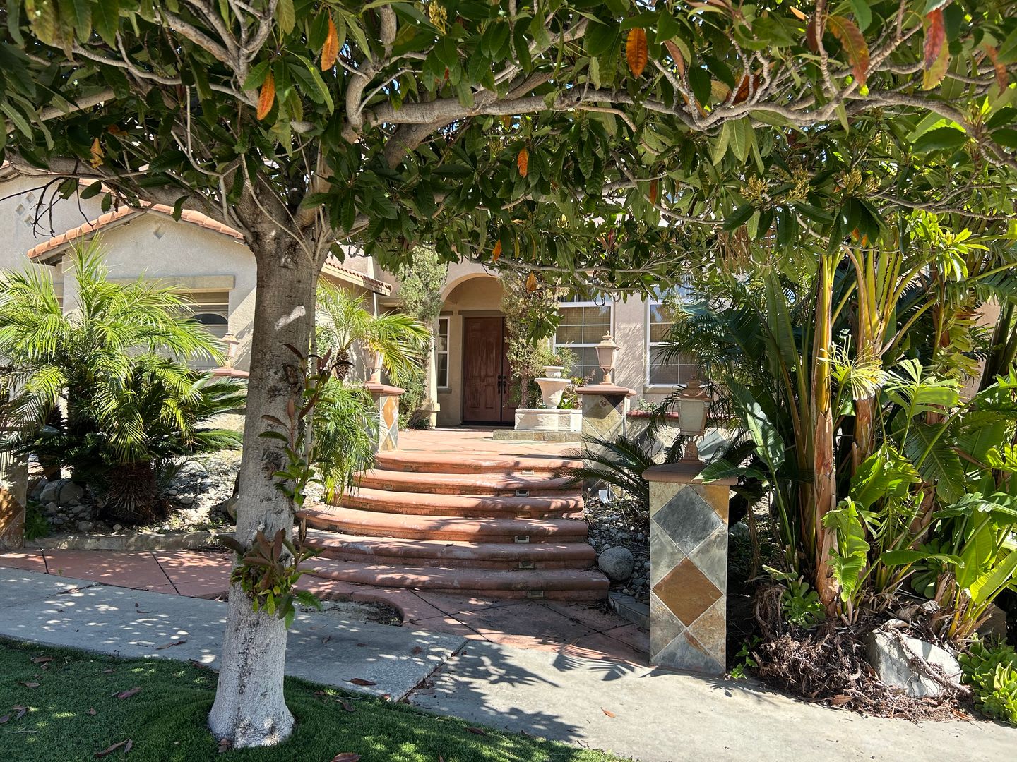 Spacious 5-Bedroom Home with Stunning Views – photo 3