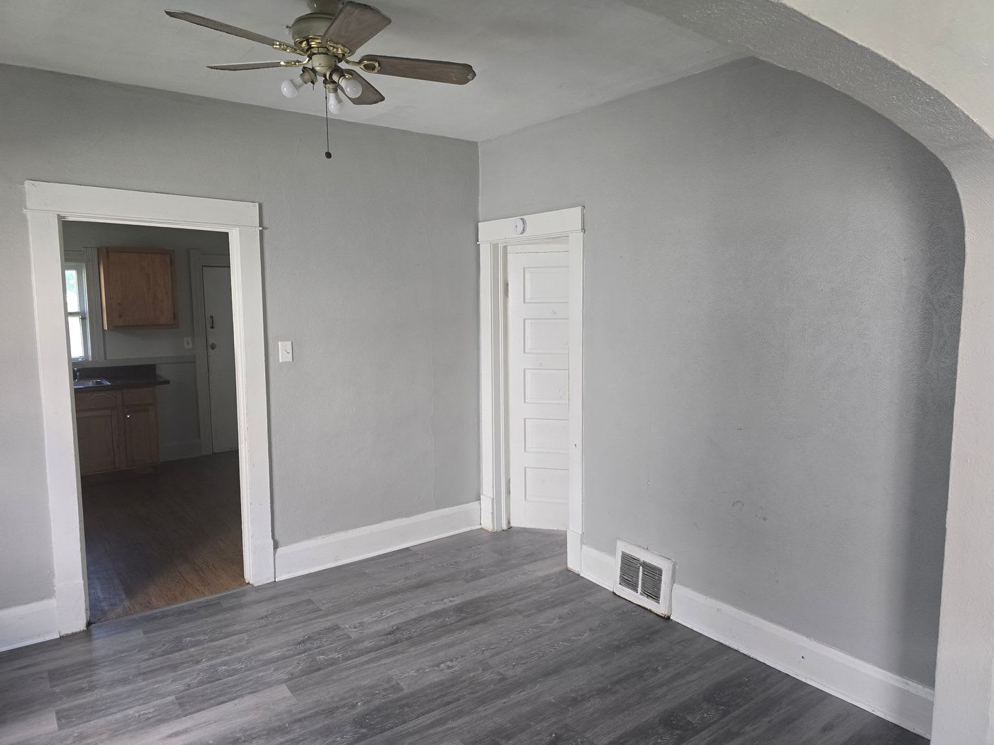 ***NEW ON THE MARKET....DRIVE BY TO CHECK IT OUT*** – photo 4