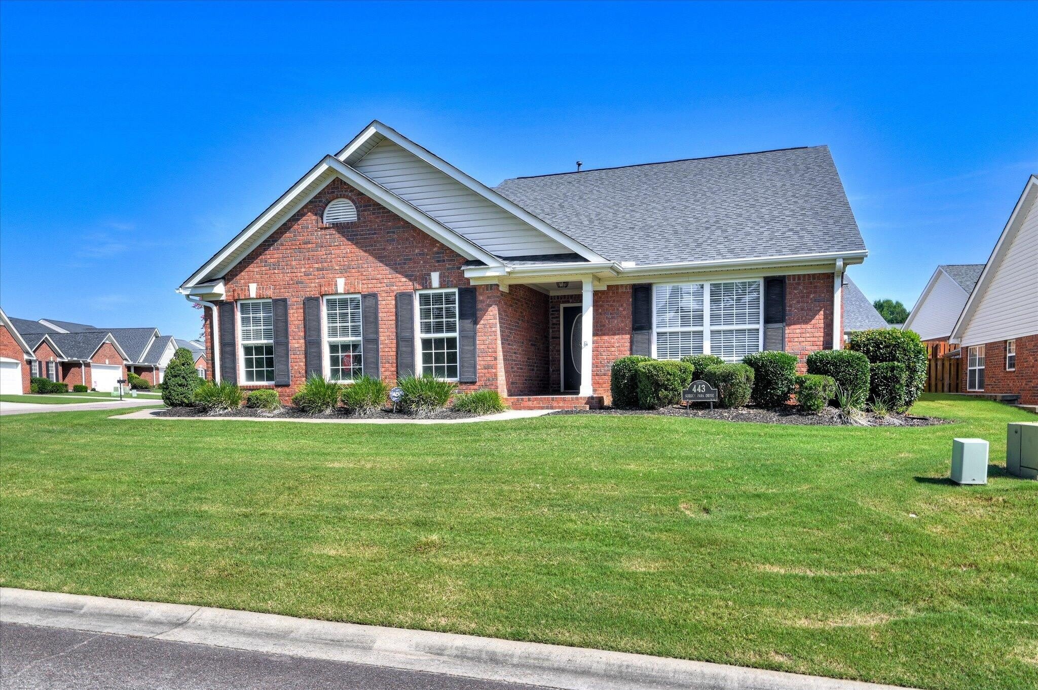 443 Surrey Park Drive SE – photo 2