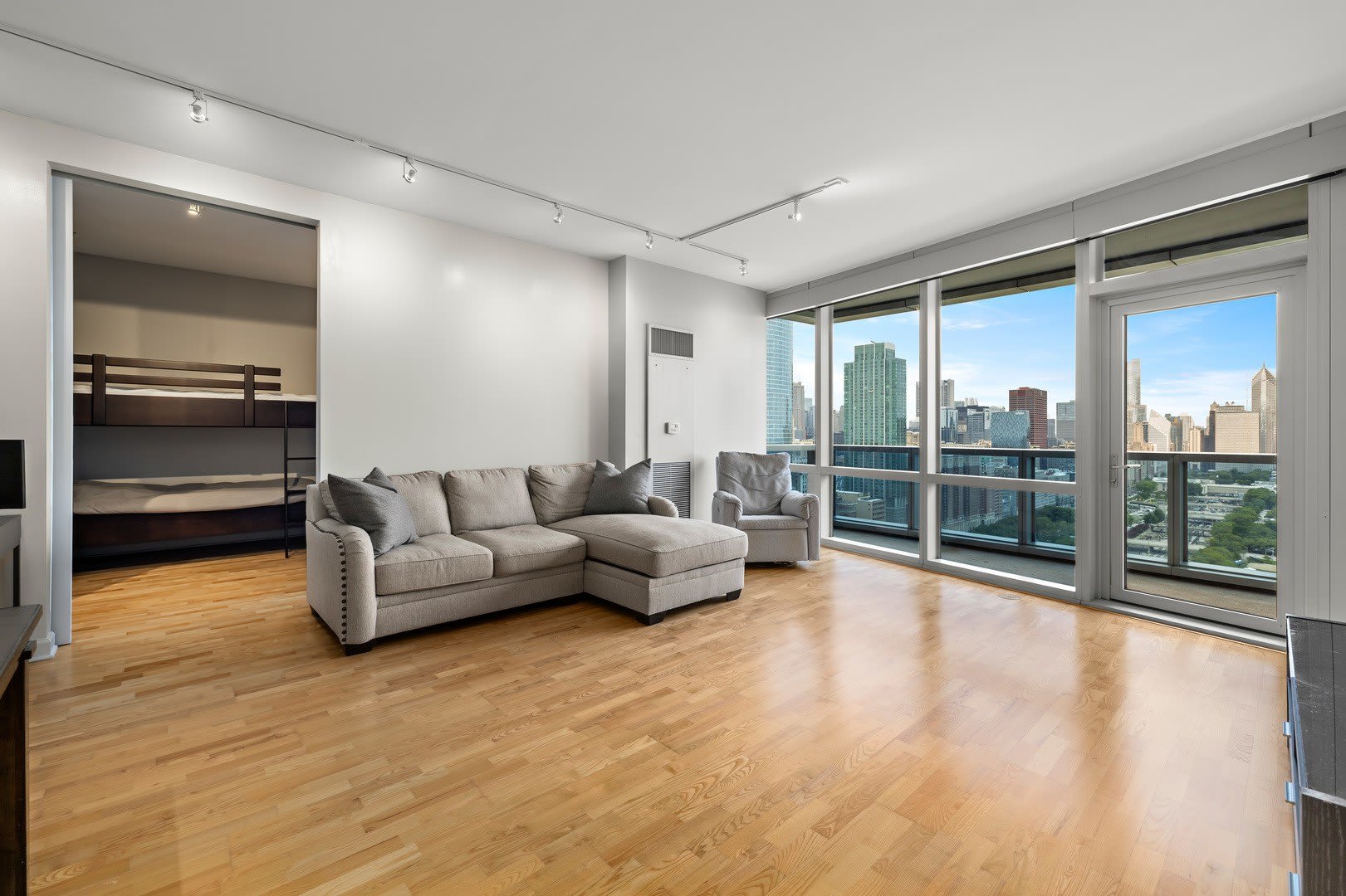 1211 S Prairie Avenue – photo 3