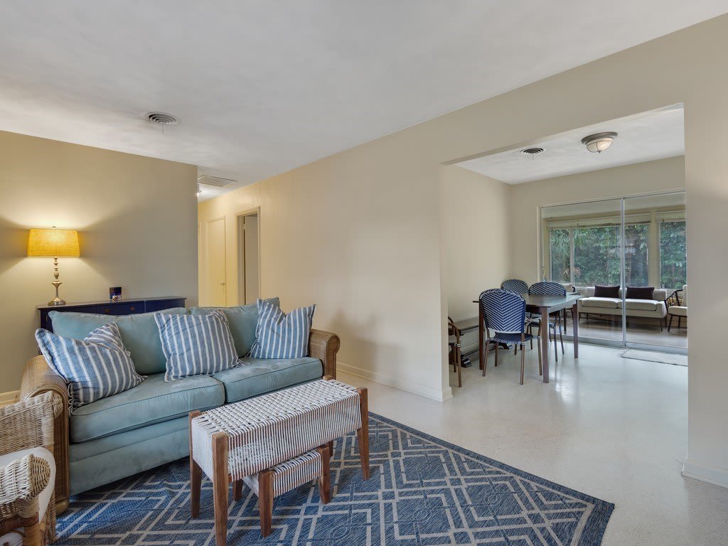 712 Iris Lane – photo 2
