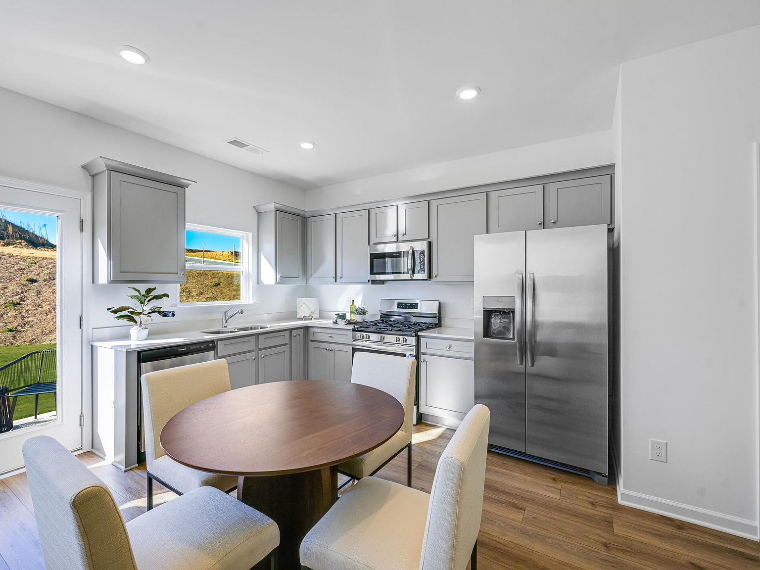 5062 Highwood Dr – photo 3