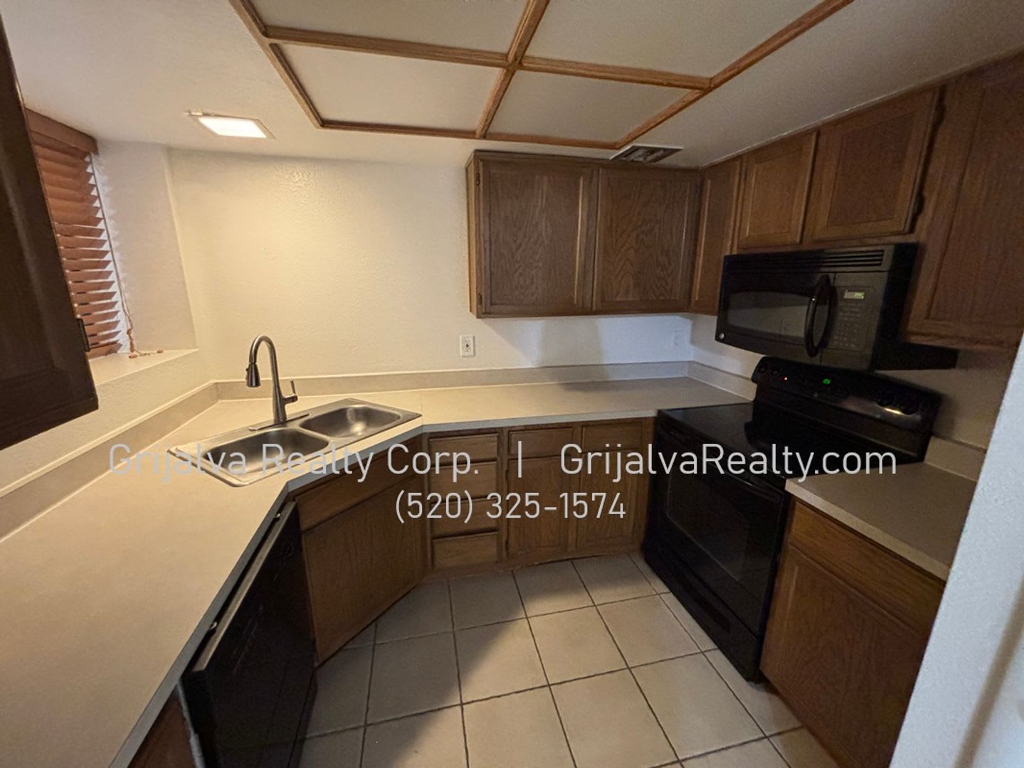 Beautiful Multi Story Townhouse Near Tucson Racquet Club Move In Special Prince Country Club – photo 4