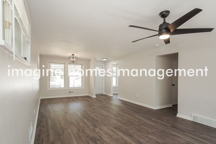 566 Firethorne Drive – photo 3