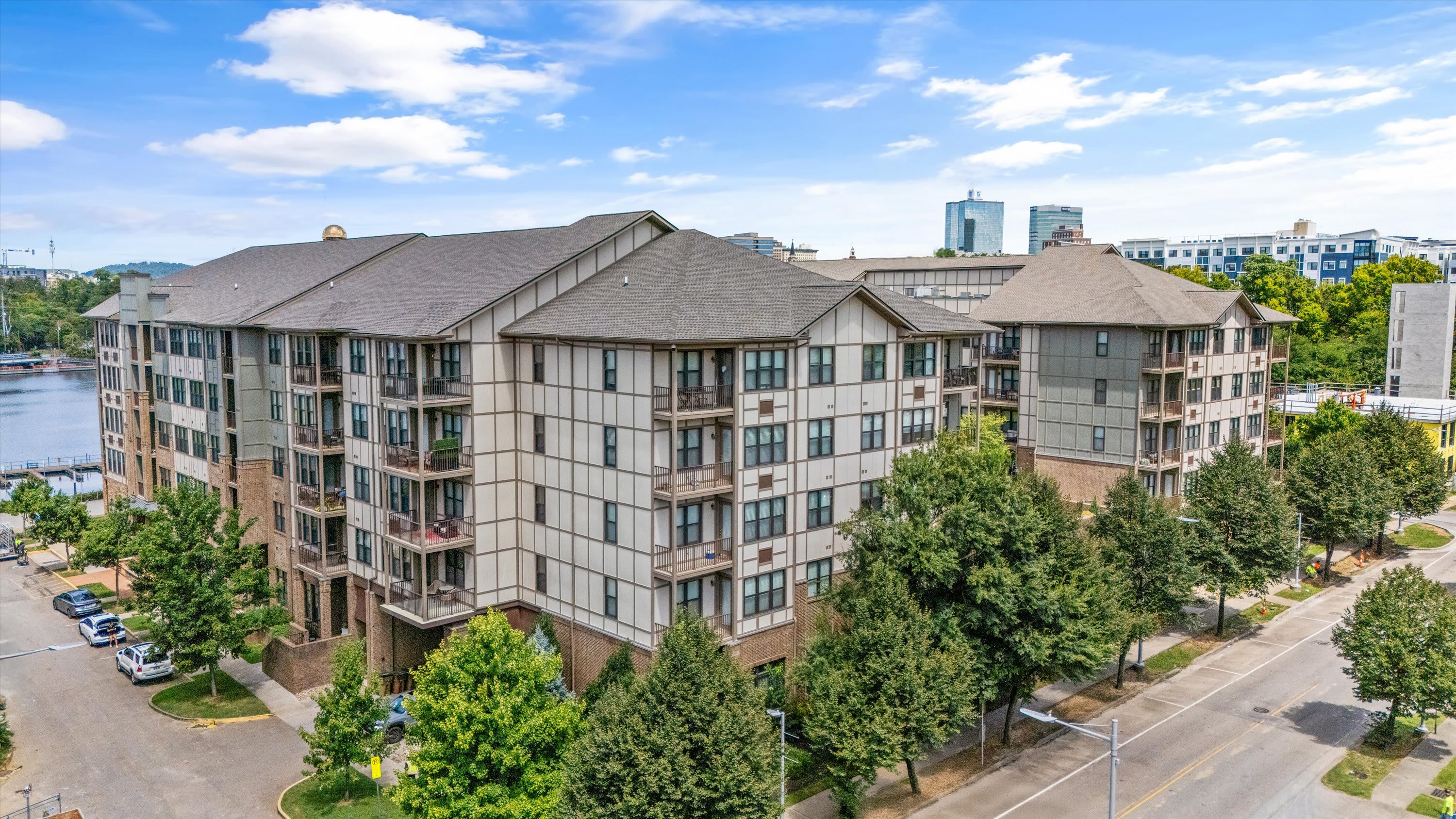 445 W Blount Ave – photo 1