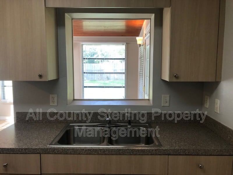825 Driver Ave. – photo 5