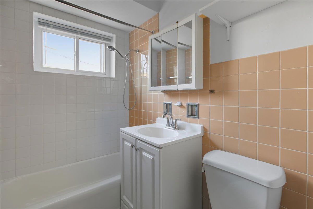 6719 North Hermitage Avenue – photo 2
