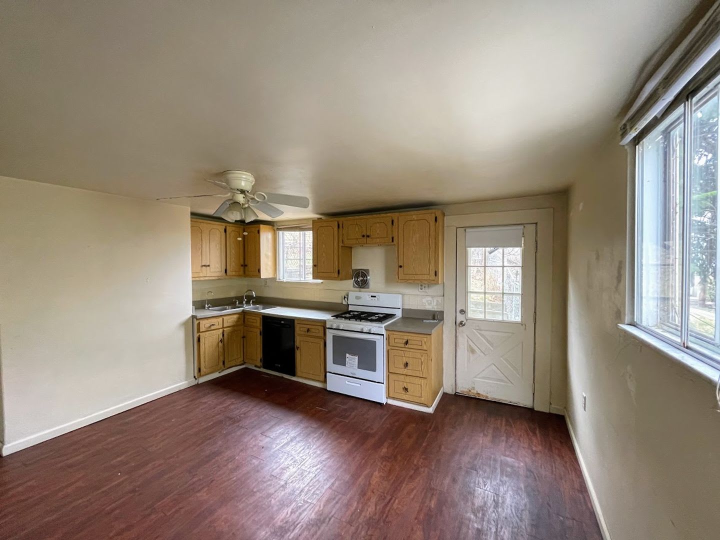2 Bed, 1 Bath Home in Greenfield – photo 3