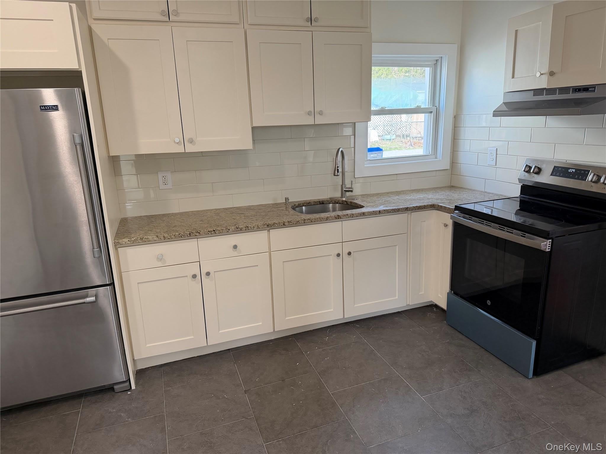 155 N Clinton Street – photo 1