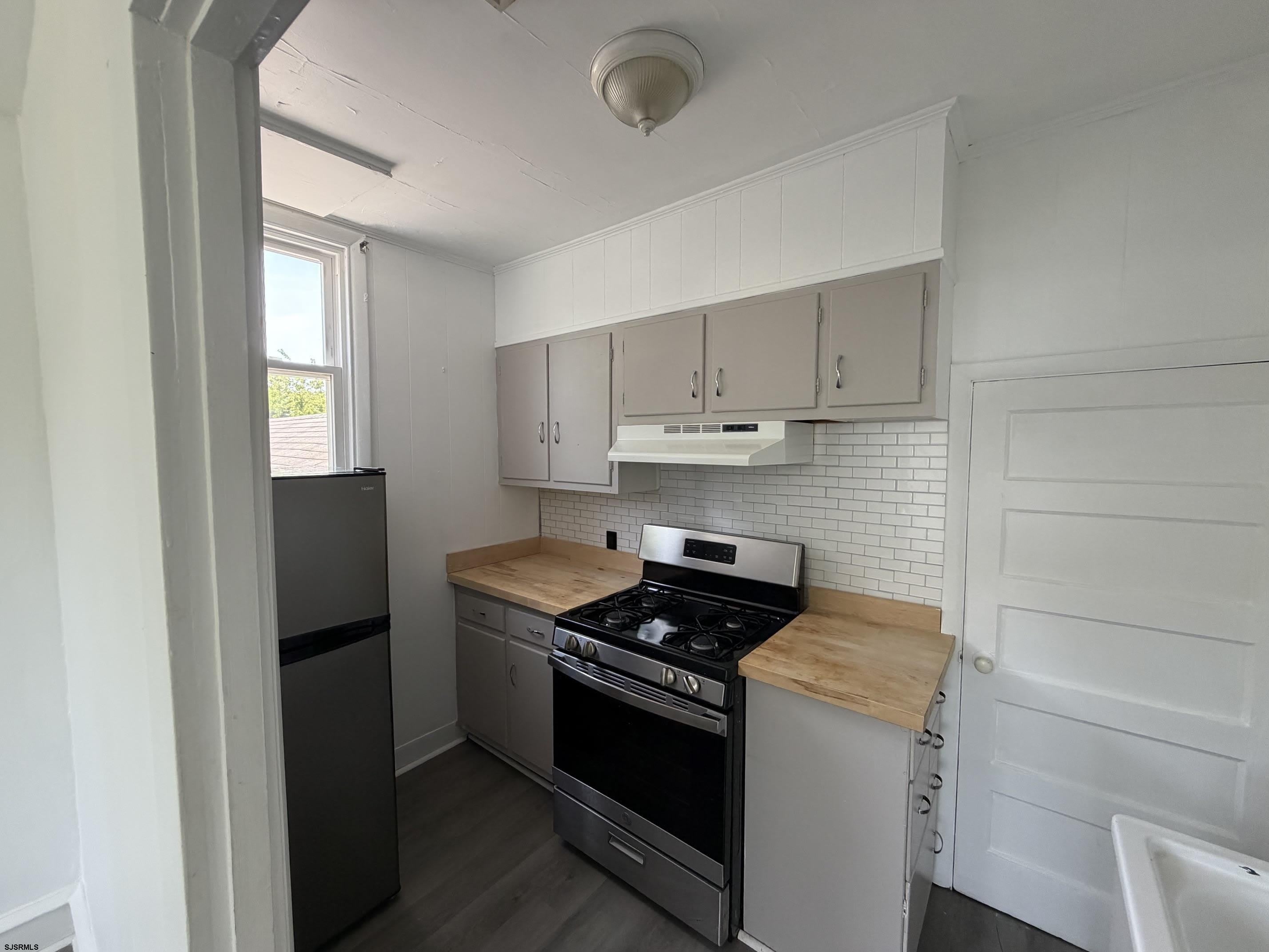 1052 Shore Road – photo 5