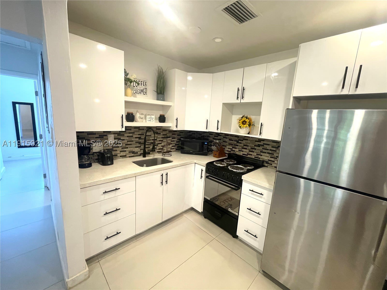 1211 NE 15th Ave – photo 3