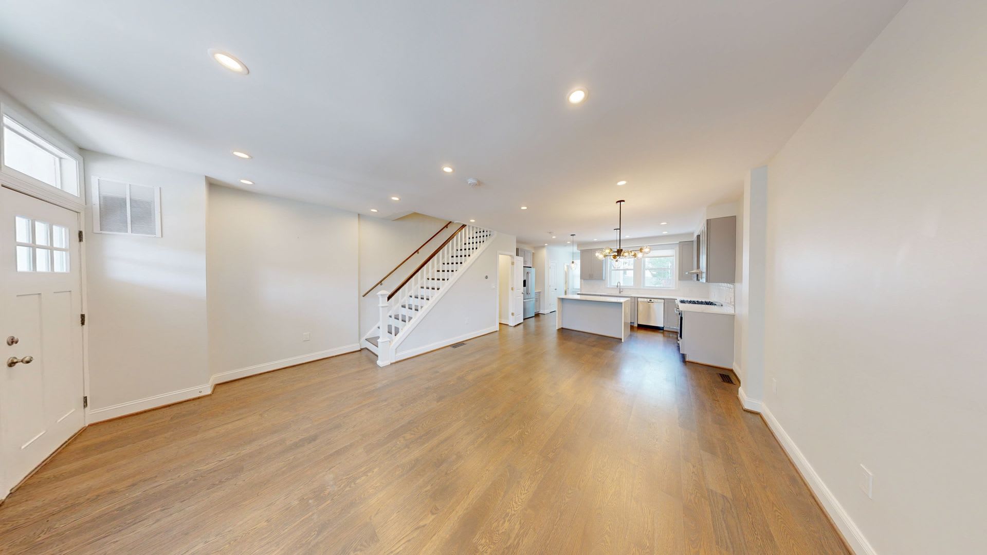 Stunning END UNIT 4 Bed + 3.5 BA located in Petworth! – photo 4