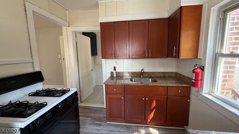 516 Morris Ave – photo 2