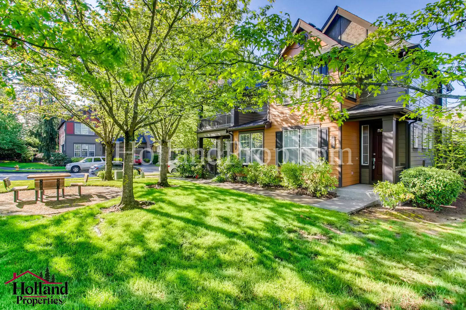 Beautiful Condo In Excellent Hillsboro Location! – photo 2
