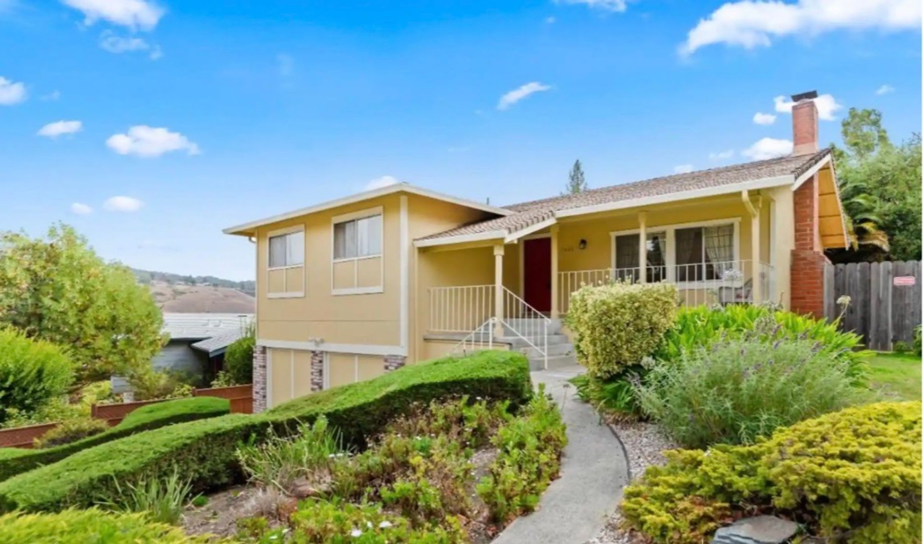 Stunning El Sobrante Hillside Home With Sweeping Views Expansive Deck Generous Yard – photo 2