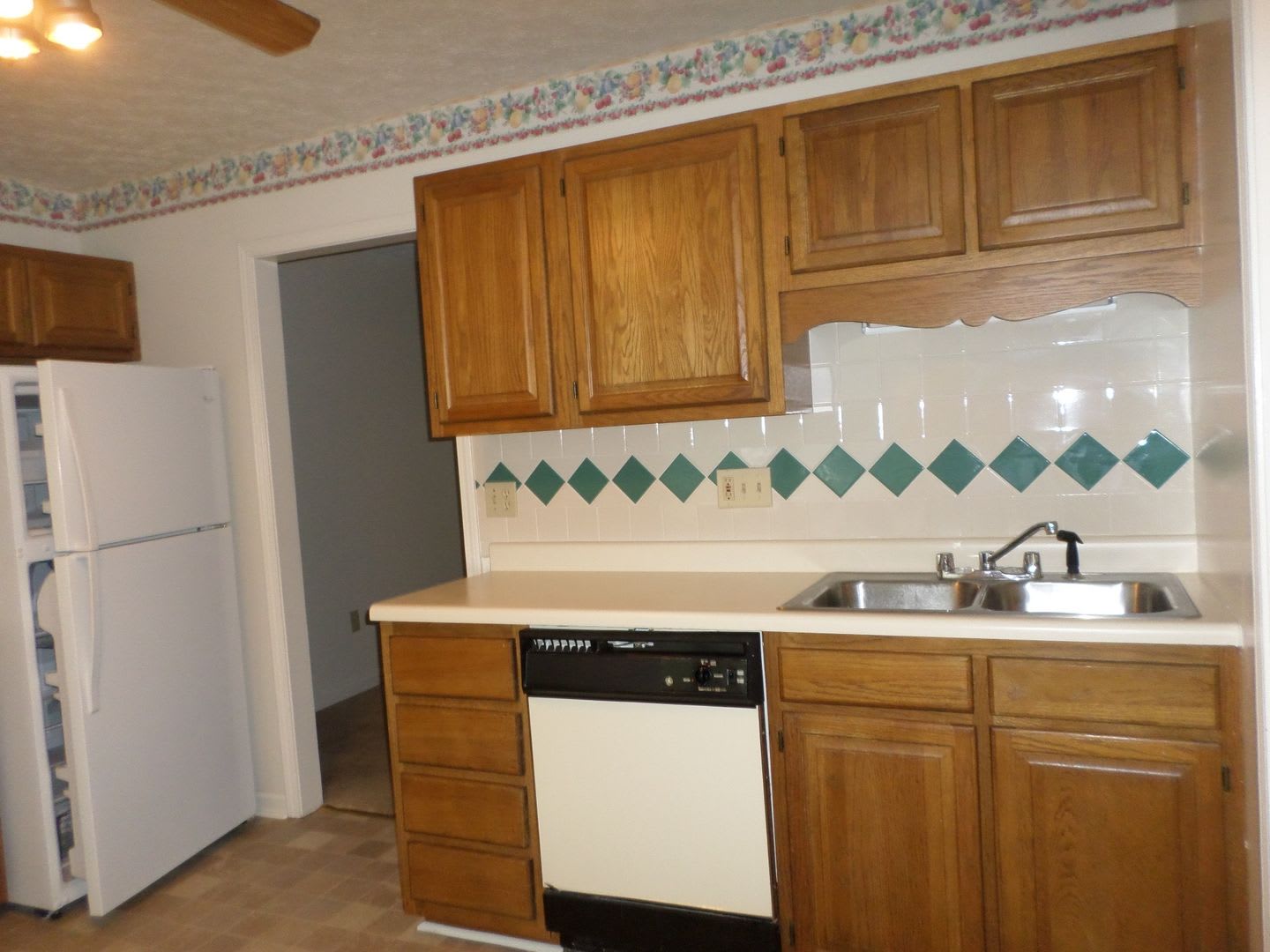 3 Bedroom 2.5 Bath Townhouse – photo 2