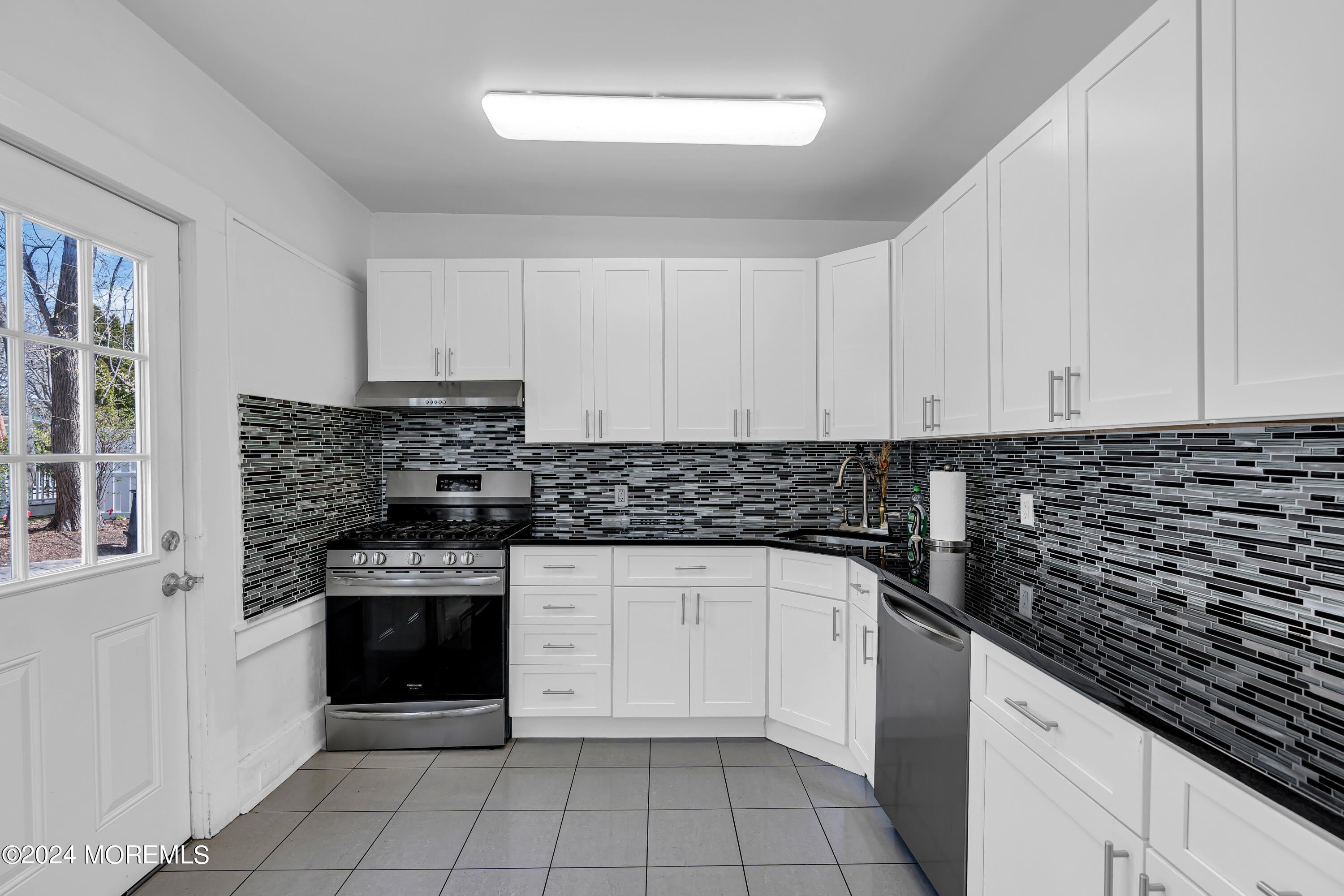 17 Lakeview Road – photo 2