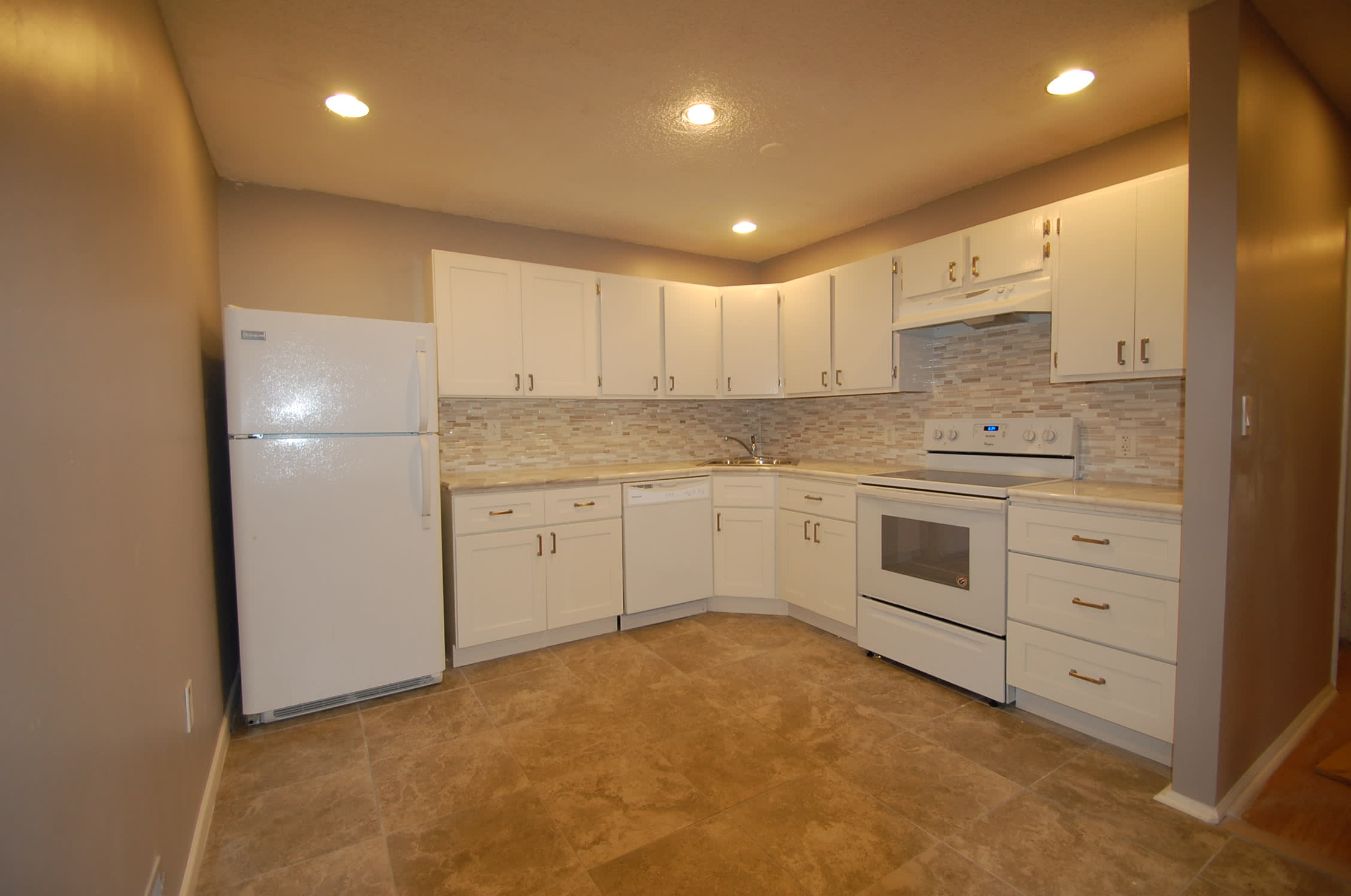 66 Canterbury Court – photo 3