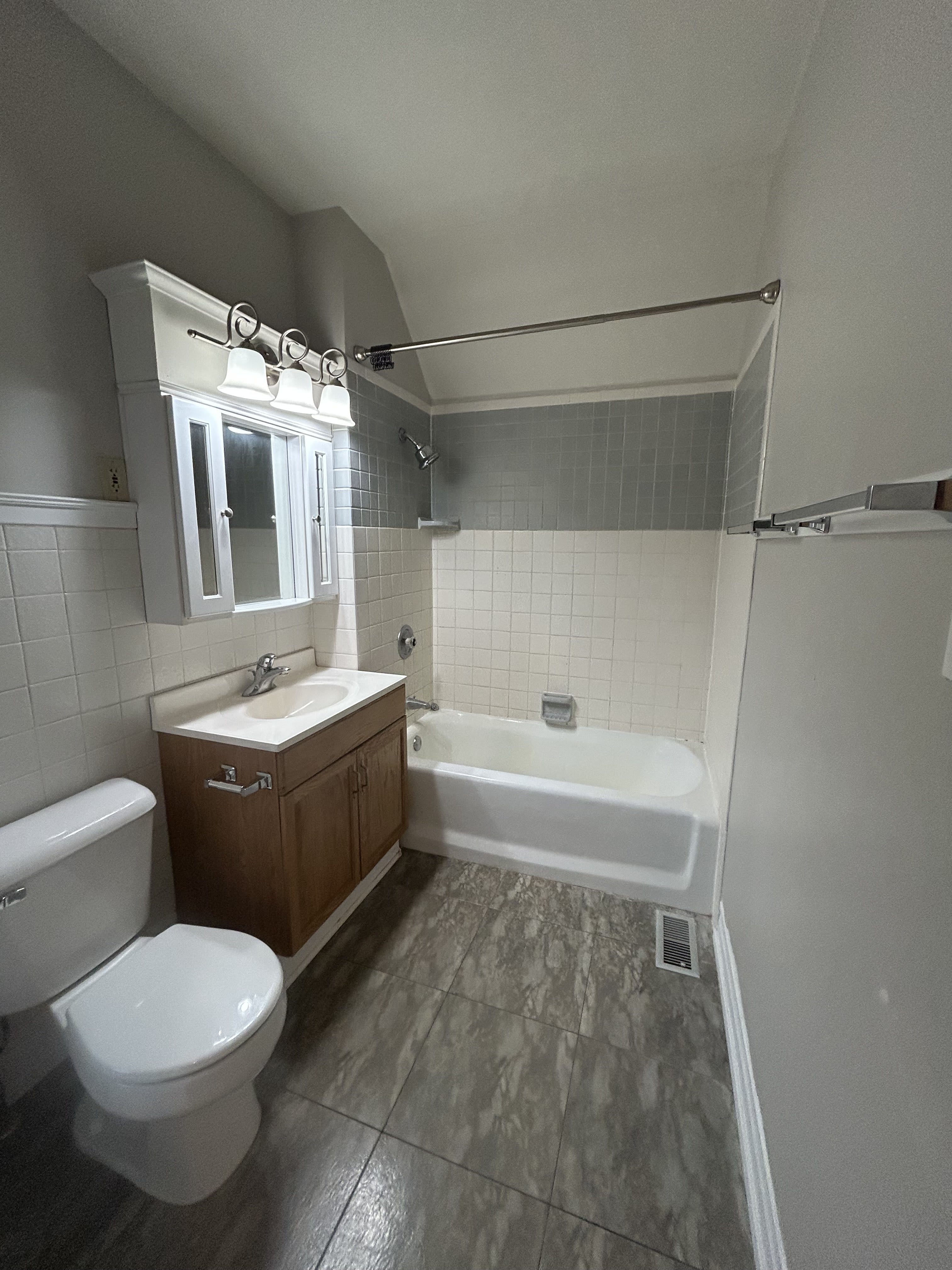 127 W Lincoln Ave – photo 5