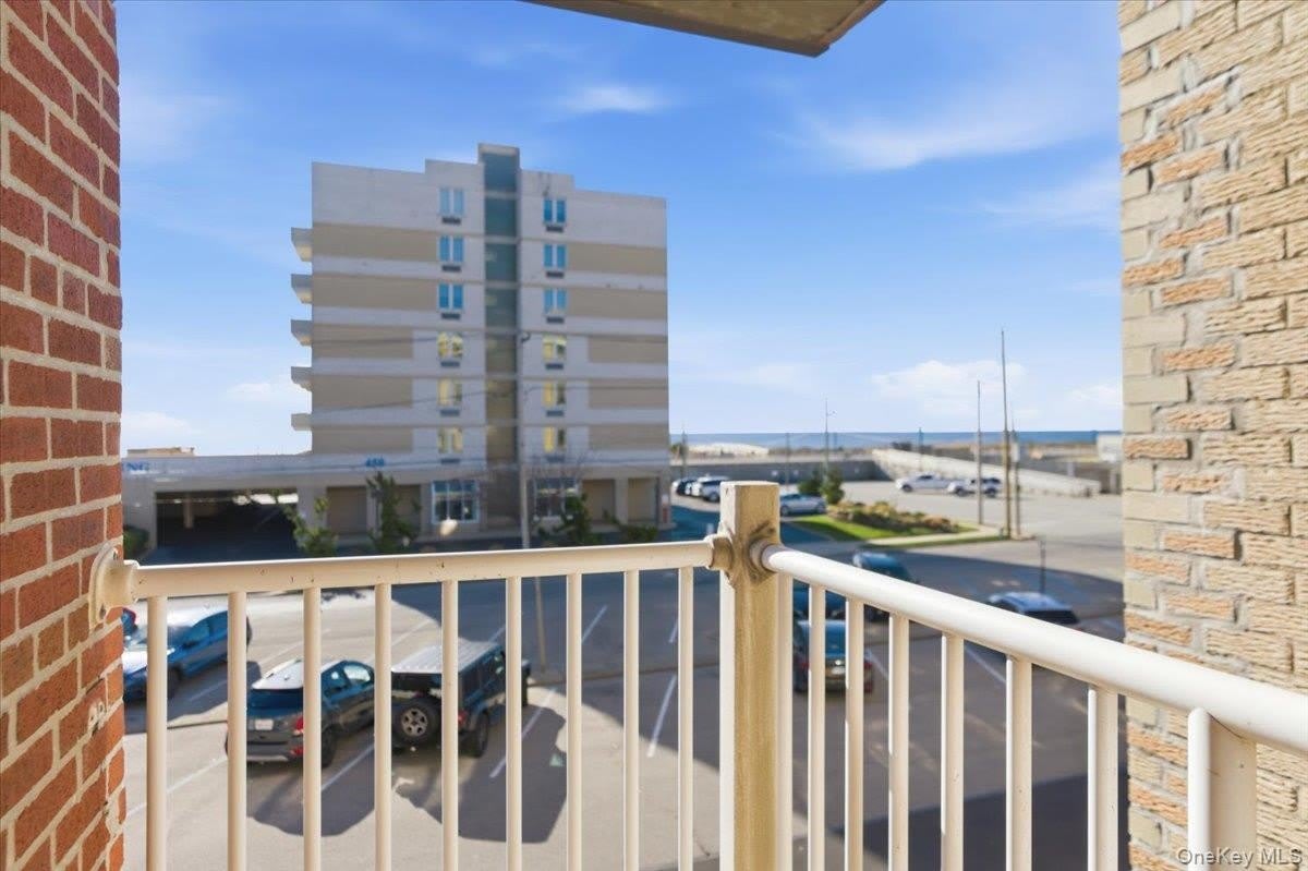 475 W Broadway – photo 1
