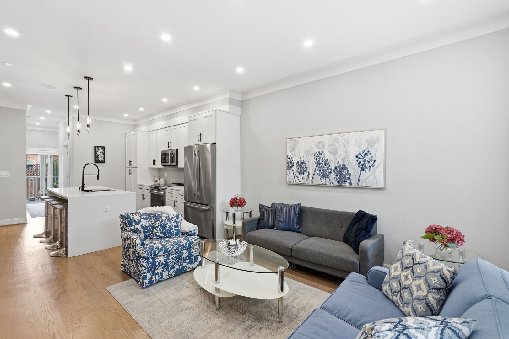Updated Condo Style Townhome in Columbia Heights! – photo 4