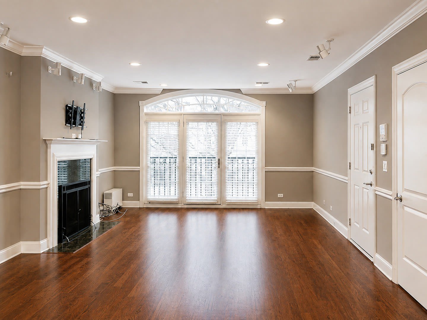 3545 N Wilton Avenue – photo 3