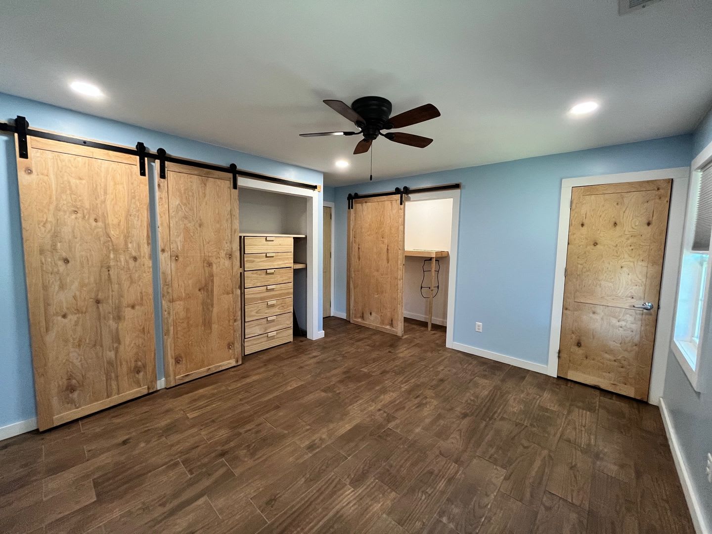 Great home avail in Hubert! Mini split AC in garage perfect for personal gym! – photo 5